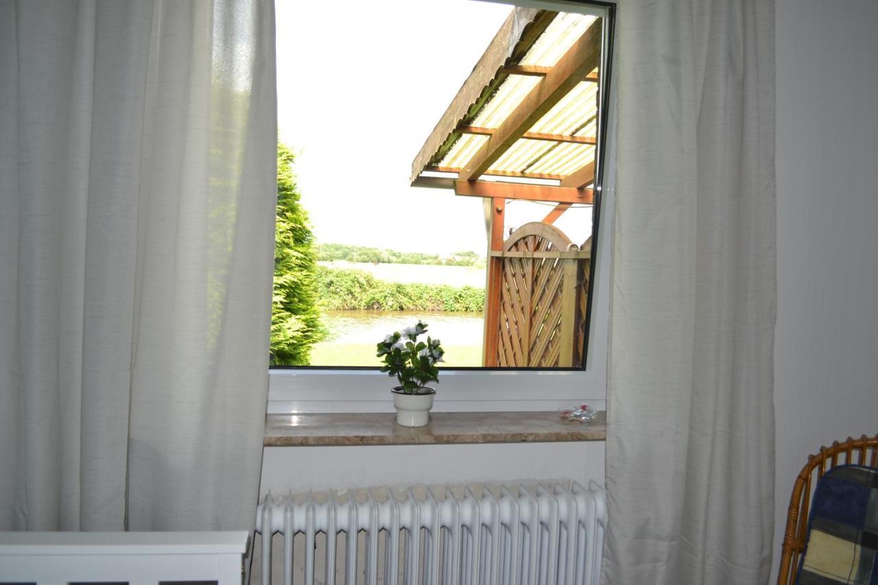 Ferienhaus Am Wasser Hinte エクステリア 写真