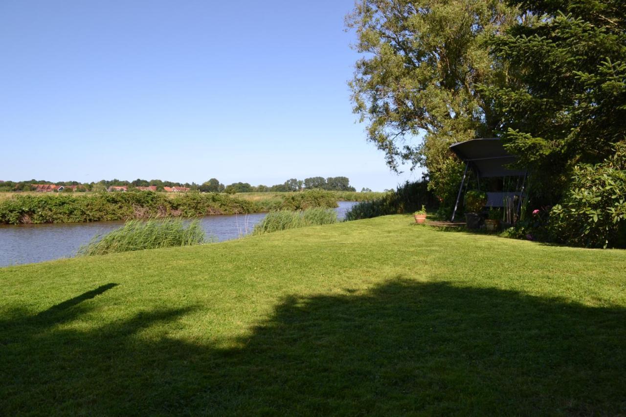 Ferienhaus Am Wasser Hinte エクステリア 写真